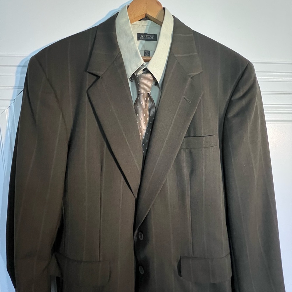 J Alan Sachs Mens Brown Pinstripe Suit w/ Shirt, Tie & Unique Suspenders Size L